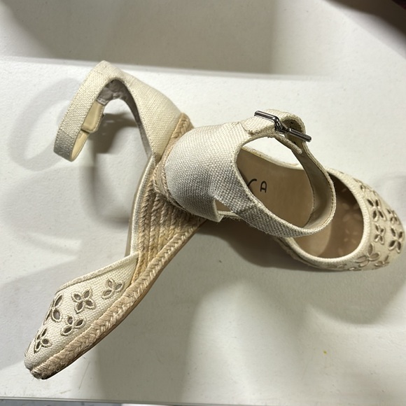 Closed toe wedge heels - Picture 3 of 4